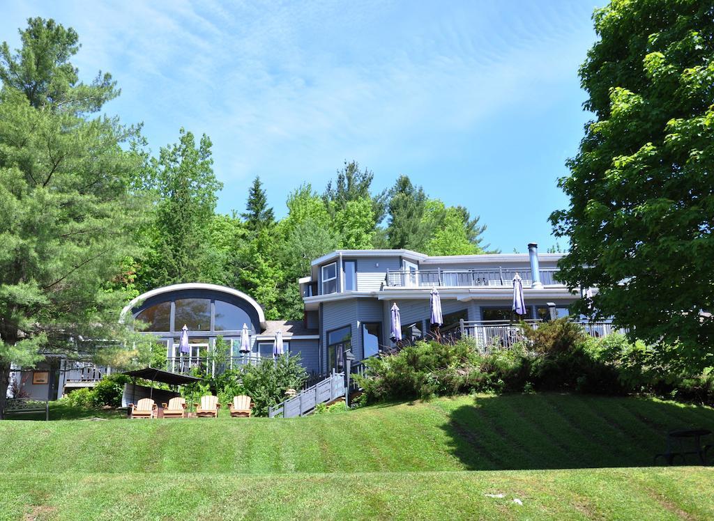 La Petite Auberge De Jouvence Magog Exteriör bild