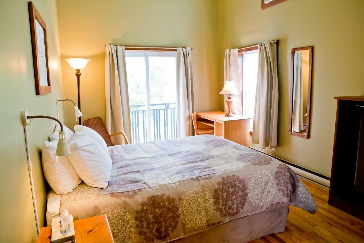 La Petite Auberge De Jouvence Magog Exteriör bild